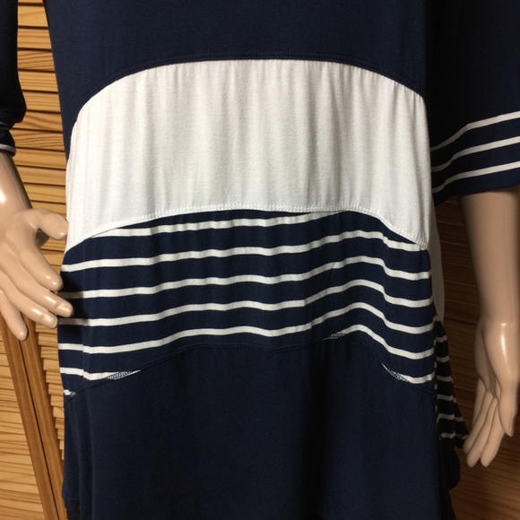 Women’s Navy white top rayon small oversize bottom blouse - Picture 2 of 7